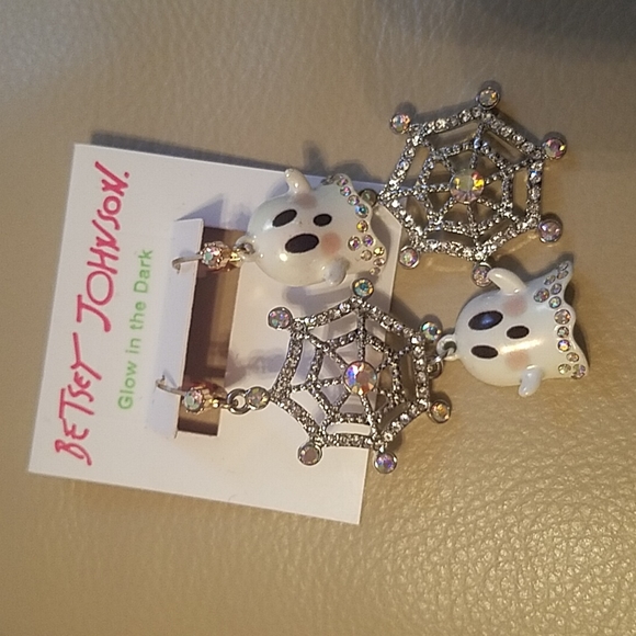 Betsey Johnson ghost web dangle earrings - Picture 3 of 5